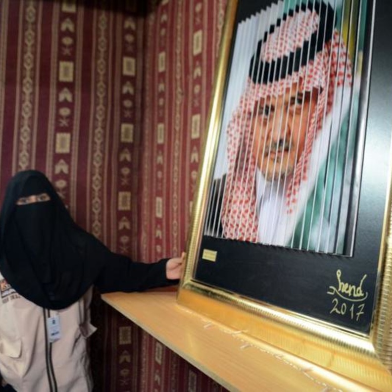 التشكيلية هند الخميس و موهبة الابداع في الفن التشكيلي