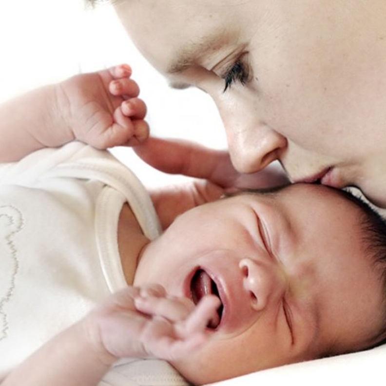 المغص هو السبب الرئيسي في البكاء عند الرضع