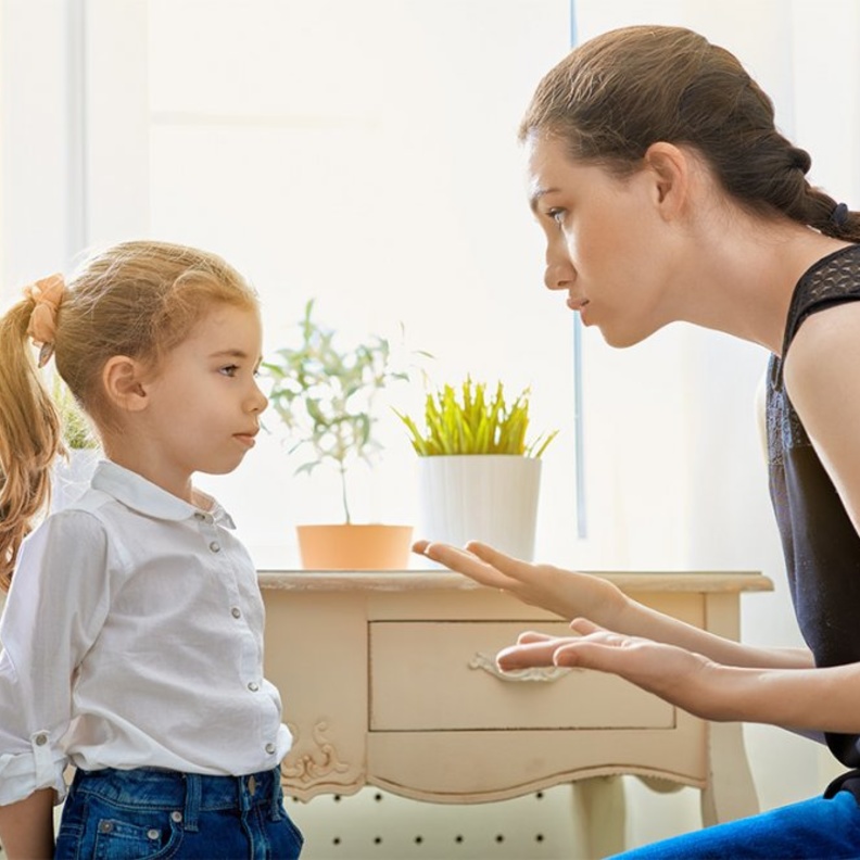 ما هو عقاب الطفل الذي يشتم وطرق التعامل معه 