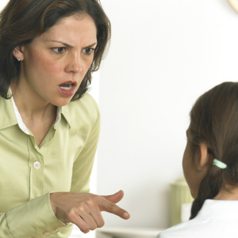 عبارات وأساليب خاطئة تؤثر على نفسية الابناء يجب تجنبها 