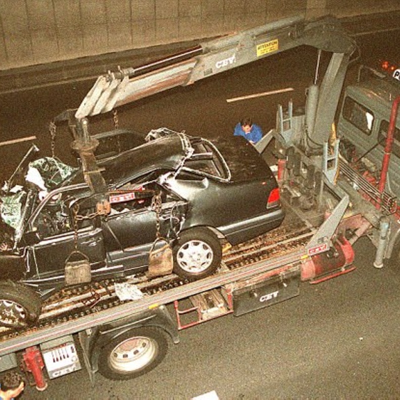 مخاوف من تأثير سلبي على أسرة الأميرة ديانا بعد عرض حطام سيارتها