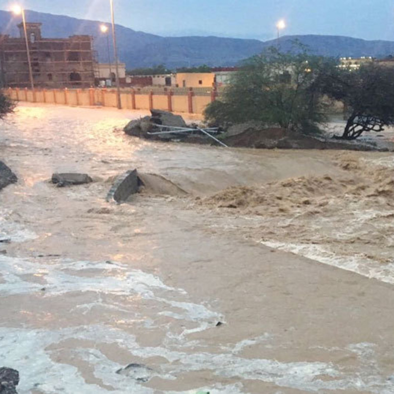 وفيات واصابات والإضرار بمنازل في الإمارات بسبب المنخفض الجوي 