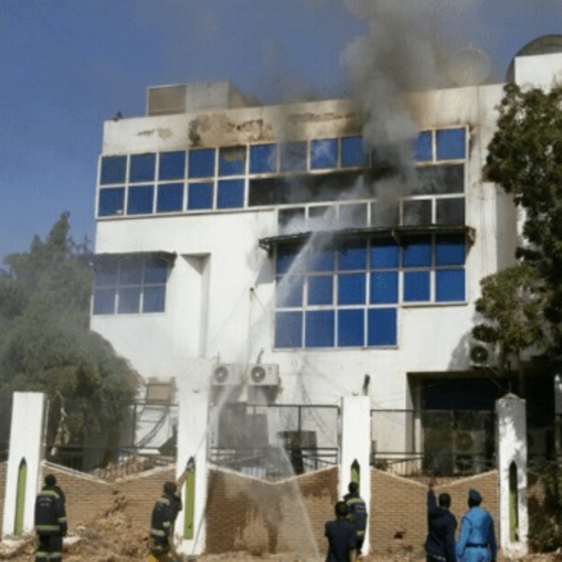 عدم وجود أجهزة إطفاء تسبب في انتشار الحريق في مبنى قناة النيل الأزرق