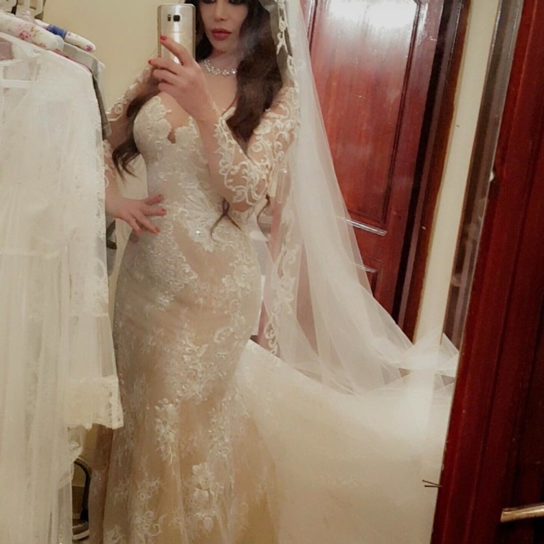 غادة عبد الرازق ابهرت الجمهور بفستانها الانيق