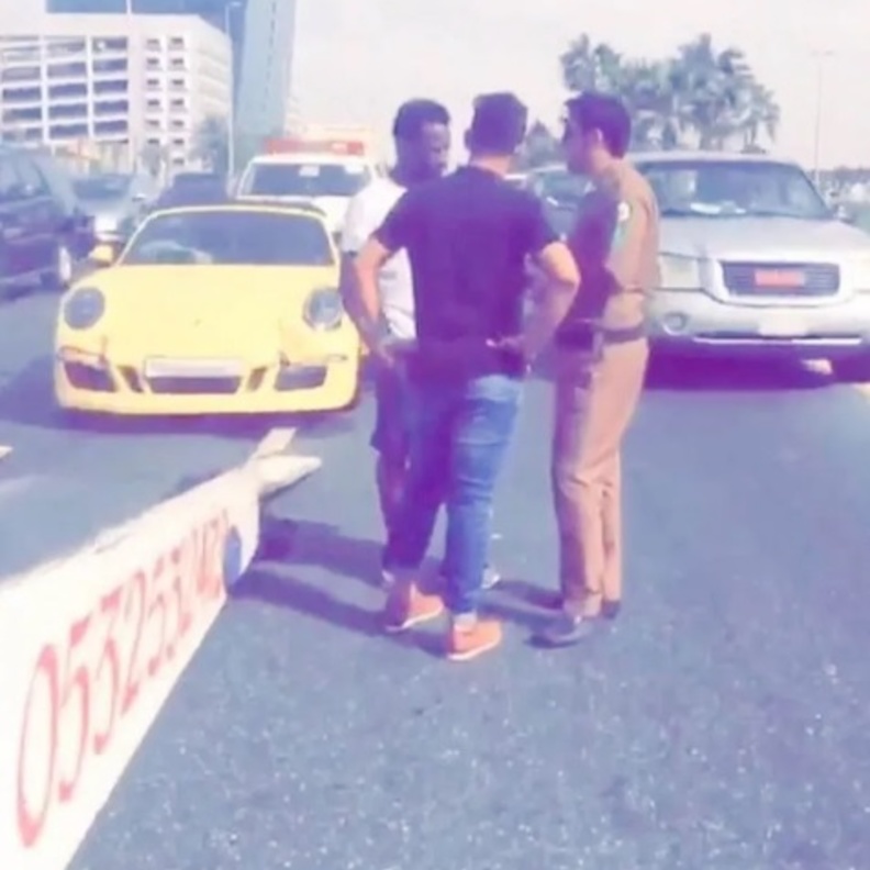 فيديو: لاعب الاتحاد السعودي  فهد المولد يتعرض لحادث سيارة 