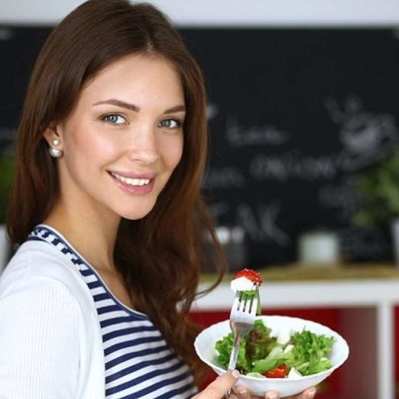 اطعمة يجب تجنبها أثناء الرضاعة الطبيعية لانها تغير طعم الحليب