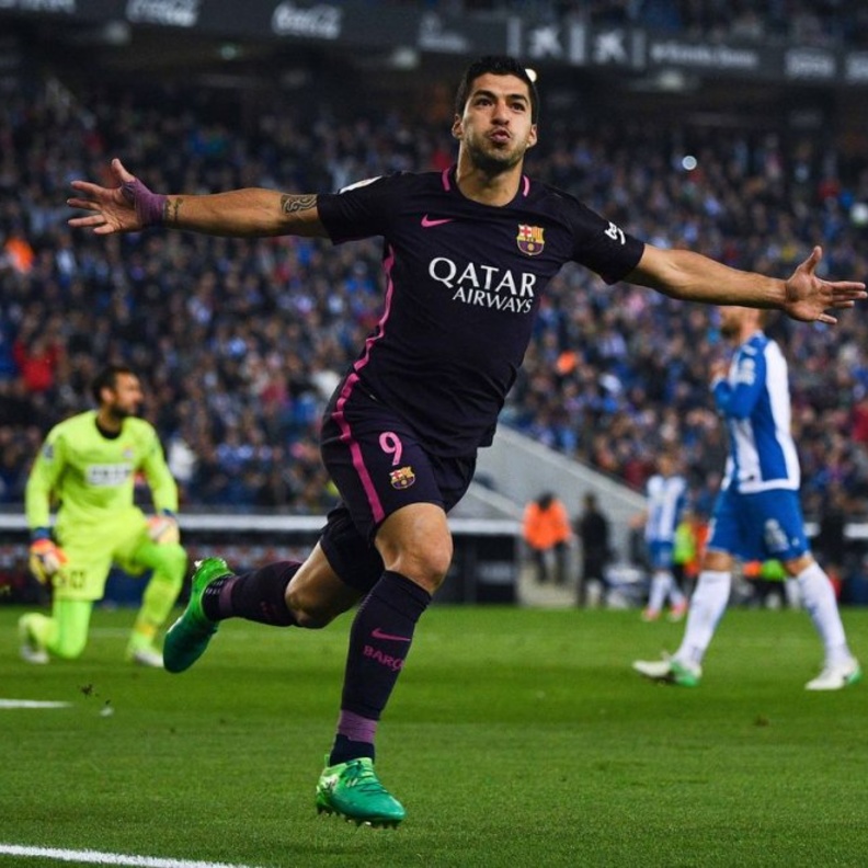 برشلونة يحافظ على الصدارة