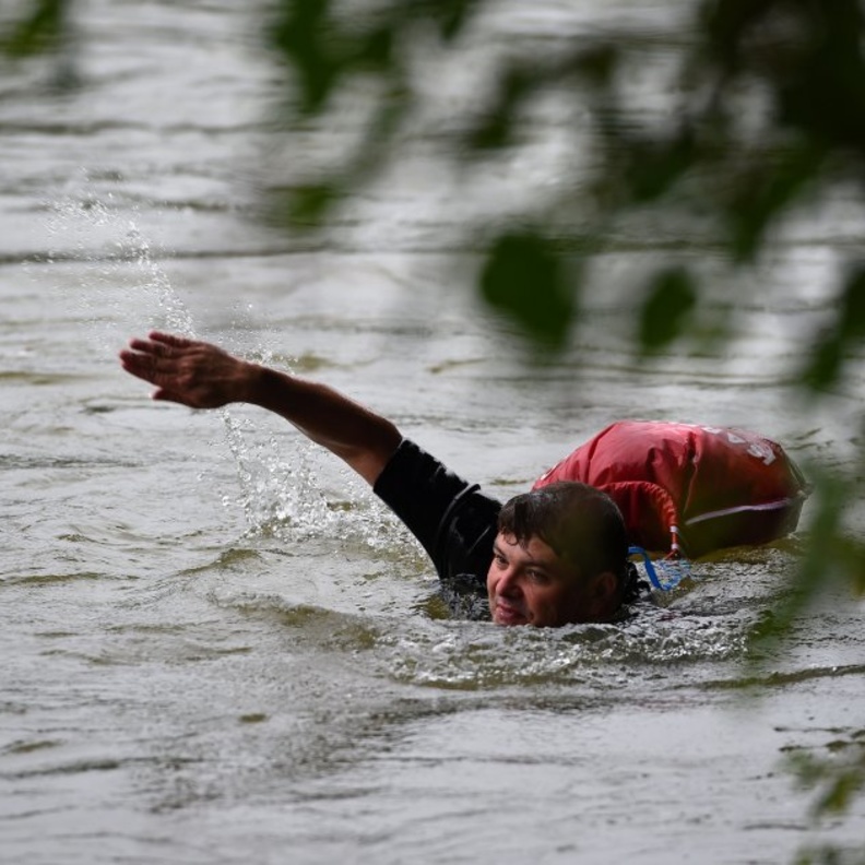ألماني يسبح يوميا باتجاه عمله بدلا من ركوب الحافلة