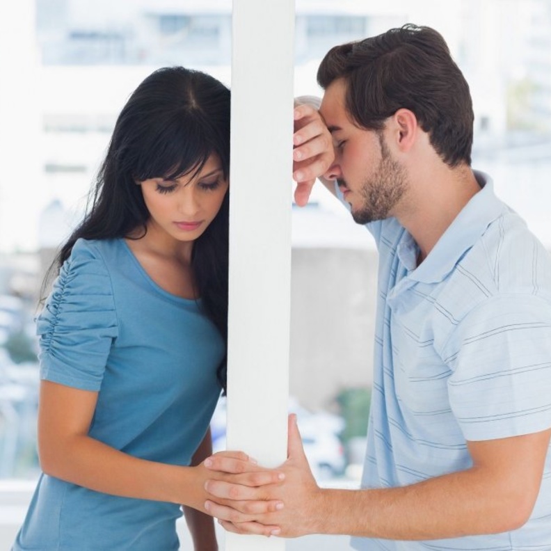 متى يسقط الرجل من نظر المرأة ومتى تسقط هي من نظرة ؟