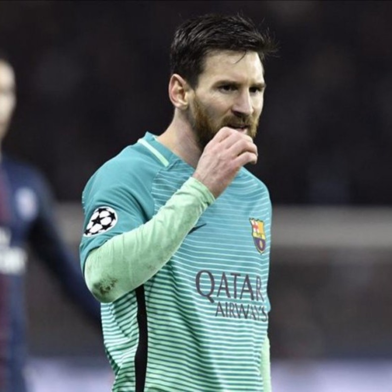 ميسي يشترط رحيل المدرب و3 لاعبين للبقاء مع برشلونة