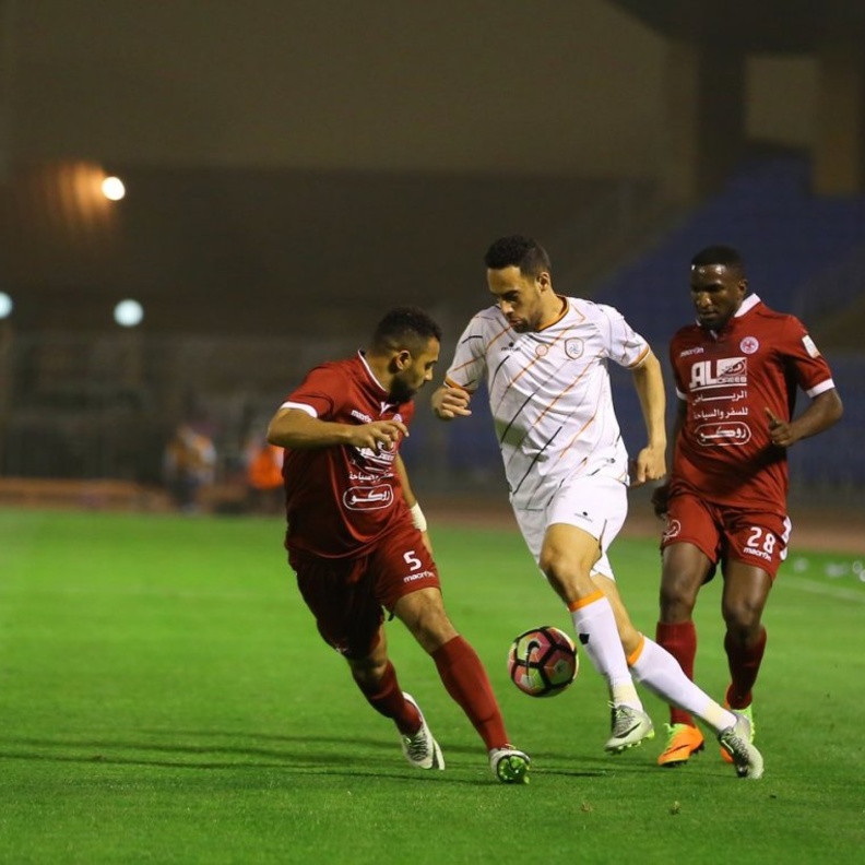 لفيصلي يعمق أزمة الشباب في الدوري السعودي