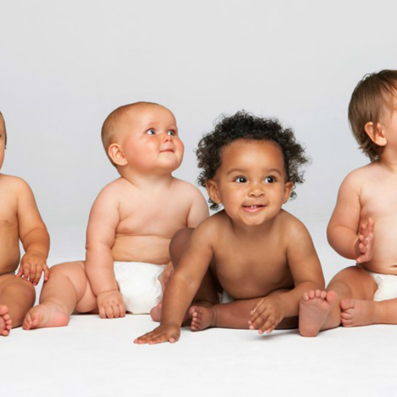 كيف يمكن قراءة لغة الجسد عند التعامل مع الطفل الرضيع ؟