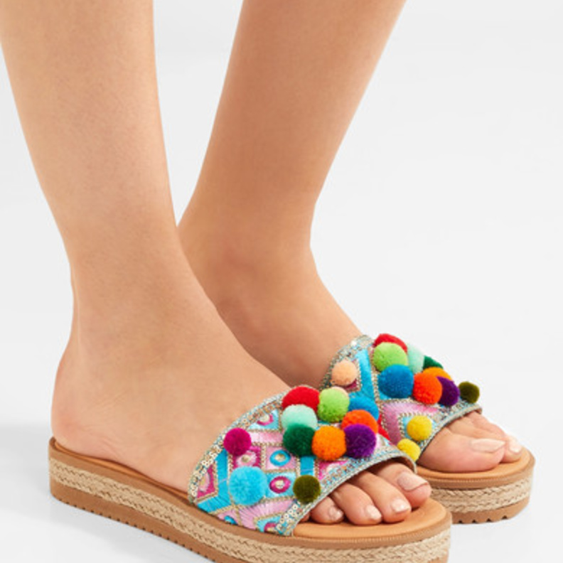 صيف 2017 مع صنادل بوم بوم مسطحة من Rebecca Minkoff