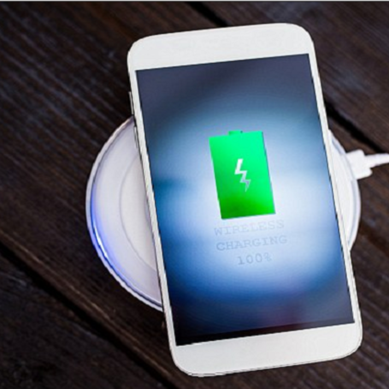 آيفون 8 سيأتي بشاحن لاسلكي فريد من نوعه