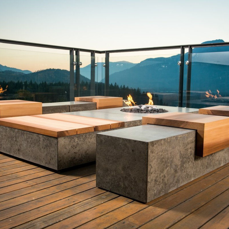 أثاث التراس من الإسمنت و الخشب المعالج مع مدفأة صغيرة  لأيام الشتاء 