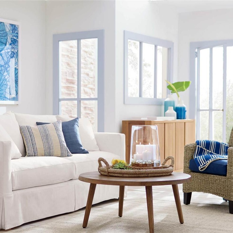 أثاث بأسلوب ريفي بسيط من Crate&Barrel