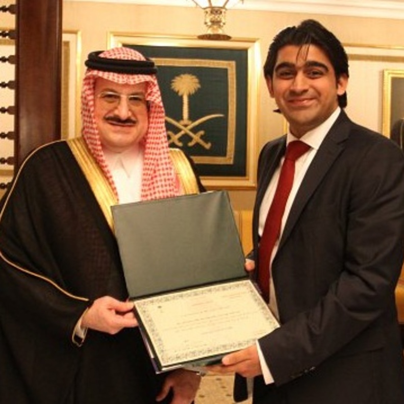  أثناء تكريمه في المملكة