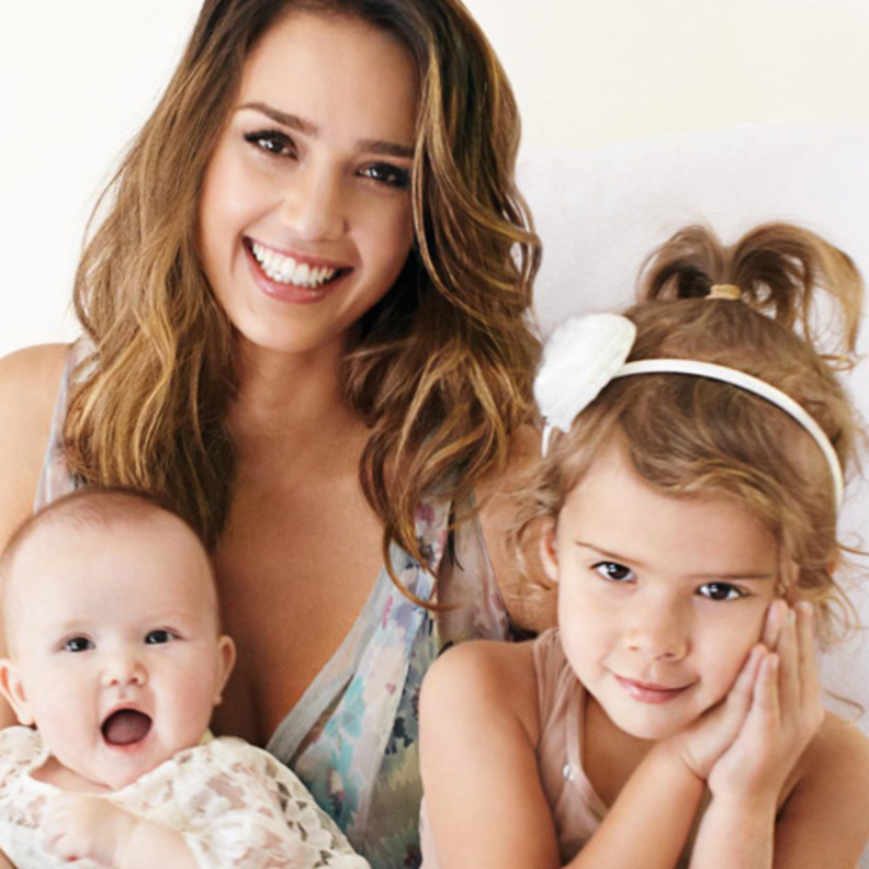 جسيكا ألبا مع اطفالها