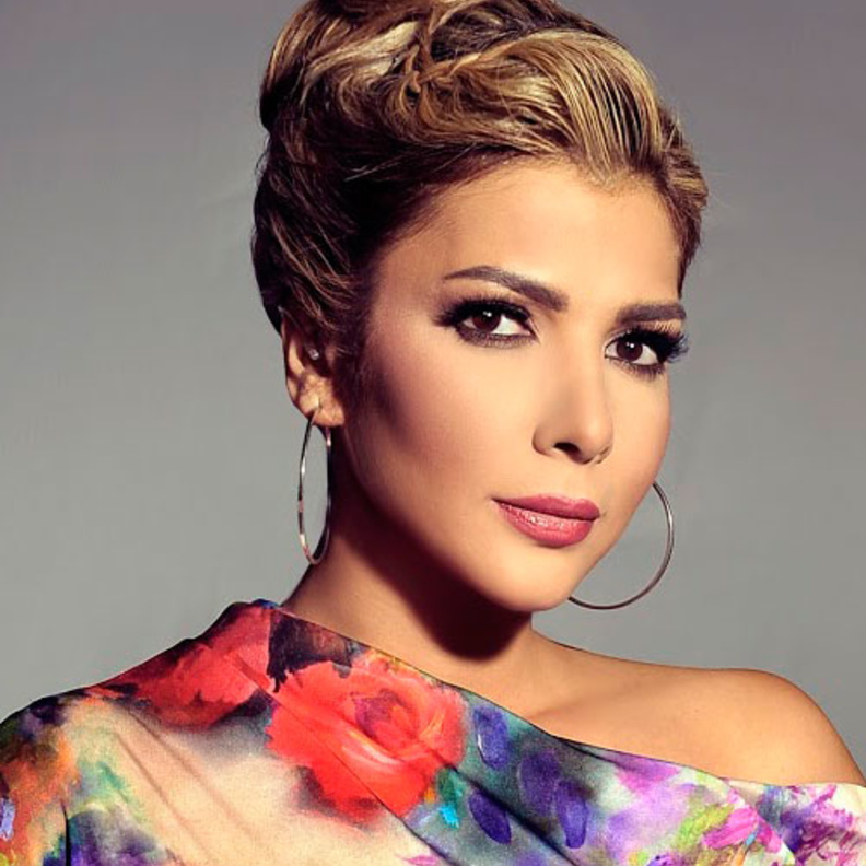 صورة نادرة لاصالة ووالدها واخواتها