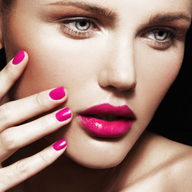 أظافرك رائعة بالطلاء الزهري