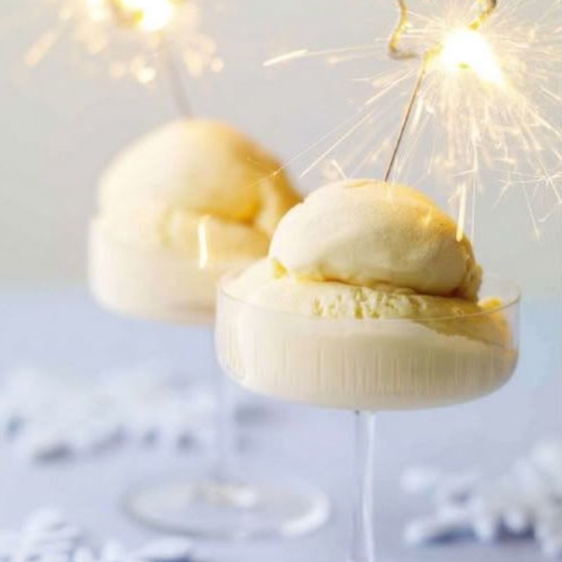 افكار لطاولة حلويات زفاف نهاية العام