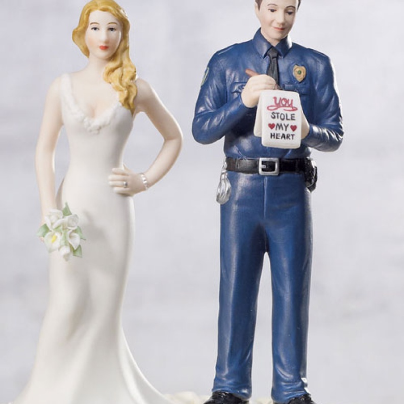 أفكار جديدة لتزيين كعكة الزفاف