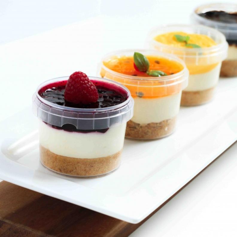 أكواب كعكة جبنة الكريمة المشكّلة