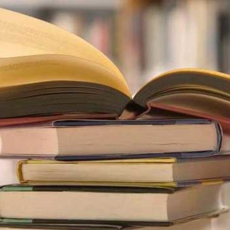 ألفت الدكتورة نورة المرّي العديد من الكتب والقصص