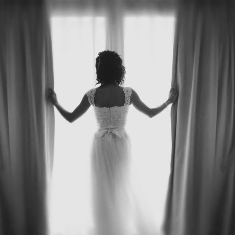 أناقة هند الحناوي بفستان الزفاف