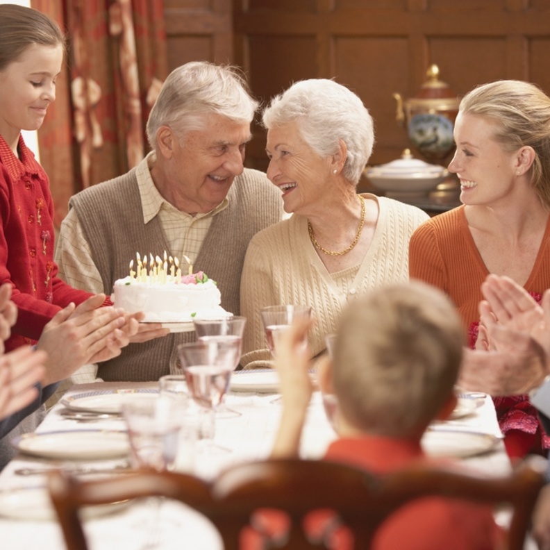 أنثري رذاذ سعادتك على الآخرين