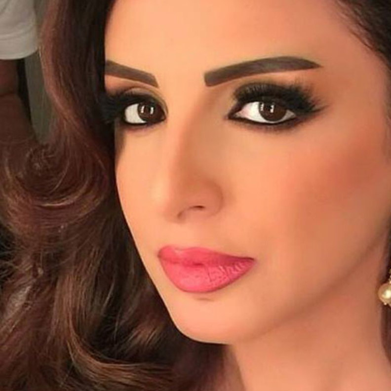 بالصورة أنغام وهي طفلة مع الفنانة شادية !