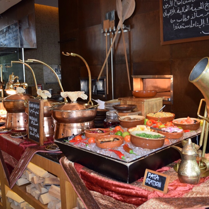 أنيس، فندق أنتركونتينتال فيستفال سيتي