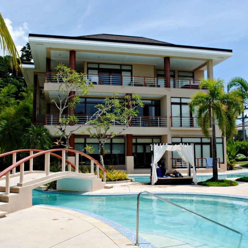  إحدى أكبر أحواض السباحة في خليج ميسيبيس