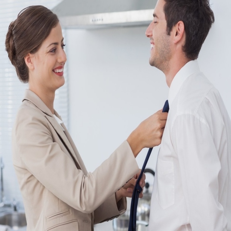 إشرفي بطريقة لبقة على الاهتمام ببعض تفاصيل اناقة عريسك