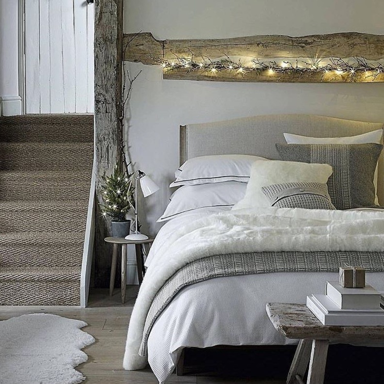 إضاءة بسيطة لكنها رائعة لتزيين غرف النوم 