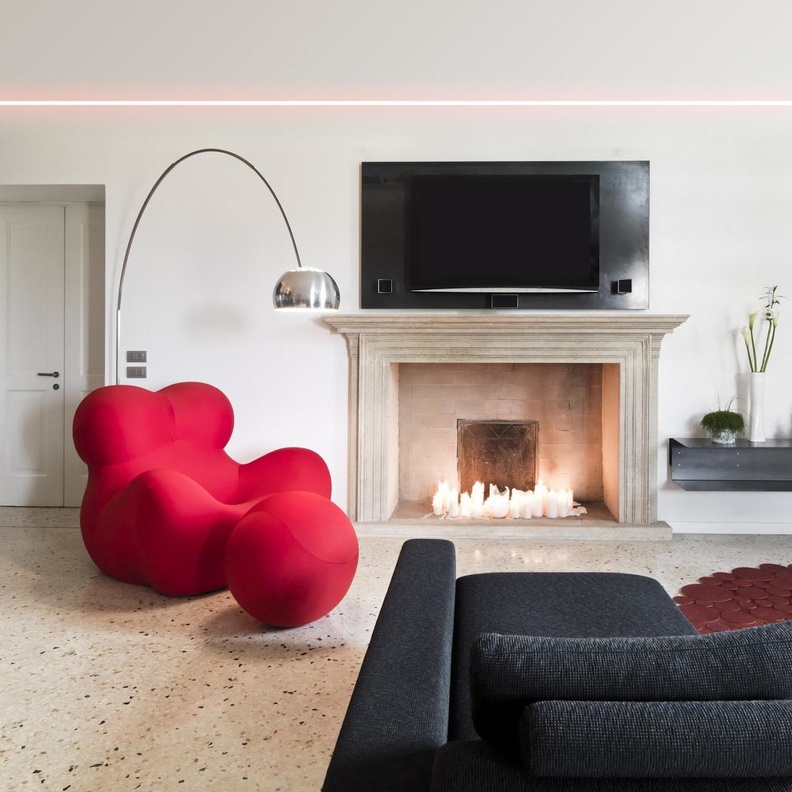 إضافة الشموع الفواحة على الديكور 