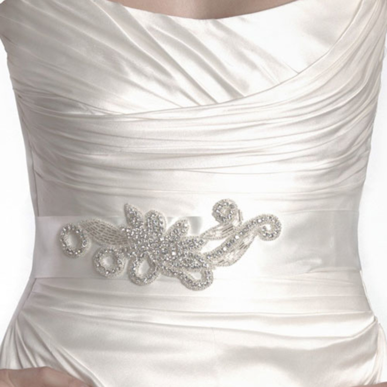 حزام زفاف مزخرف لتحديد قوام العروس