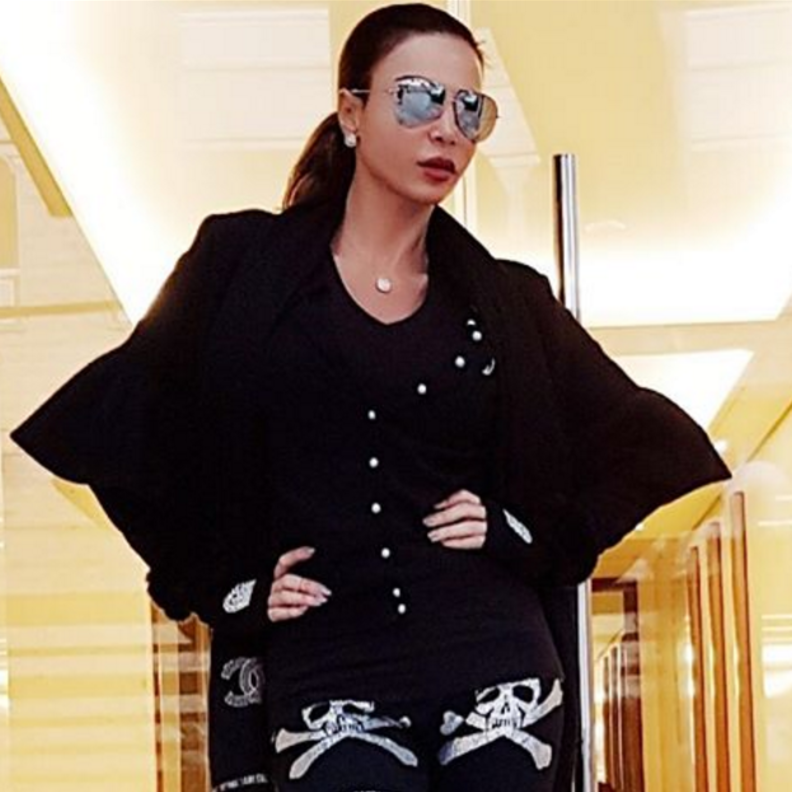 إطلالة يومية أنيقة.