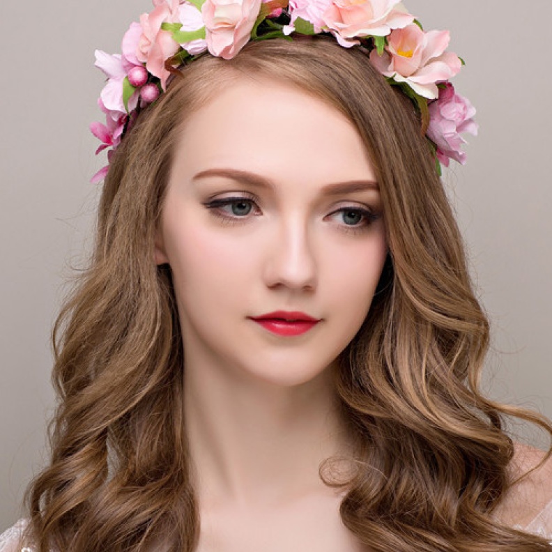 يمكن ارتدائه مع شعر منسدل