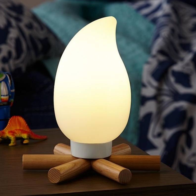 إنارة على شكل شعلة حطب لعشاق الكشافة