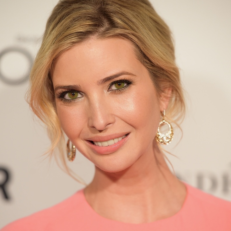 إيفانكا ترامب Ivanka Trump  ترسم مكياج عيون مغمور بالايلاينر الاسود