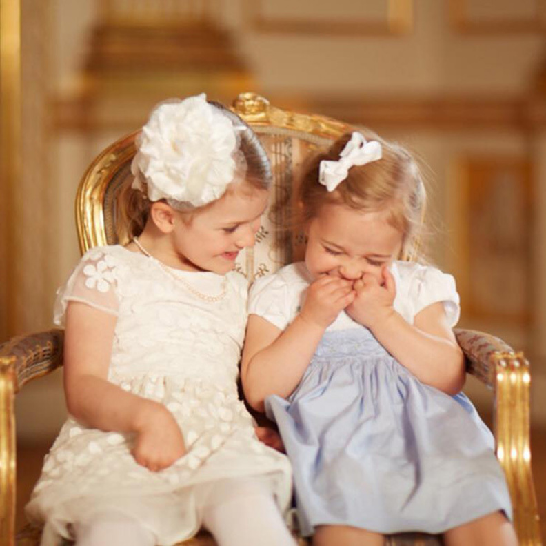 ابناء الاميرة مادلين والاميرة فيكتوريا مقربين من بعضهم