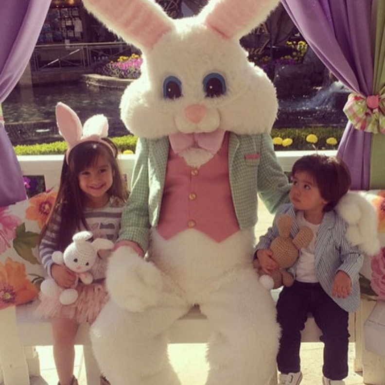 كيم كاردشيان تلون البيض لابنتها نورث