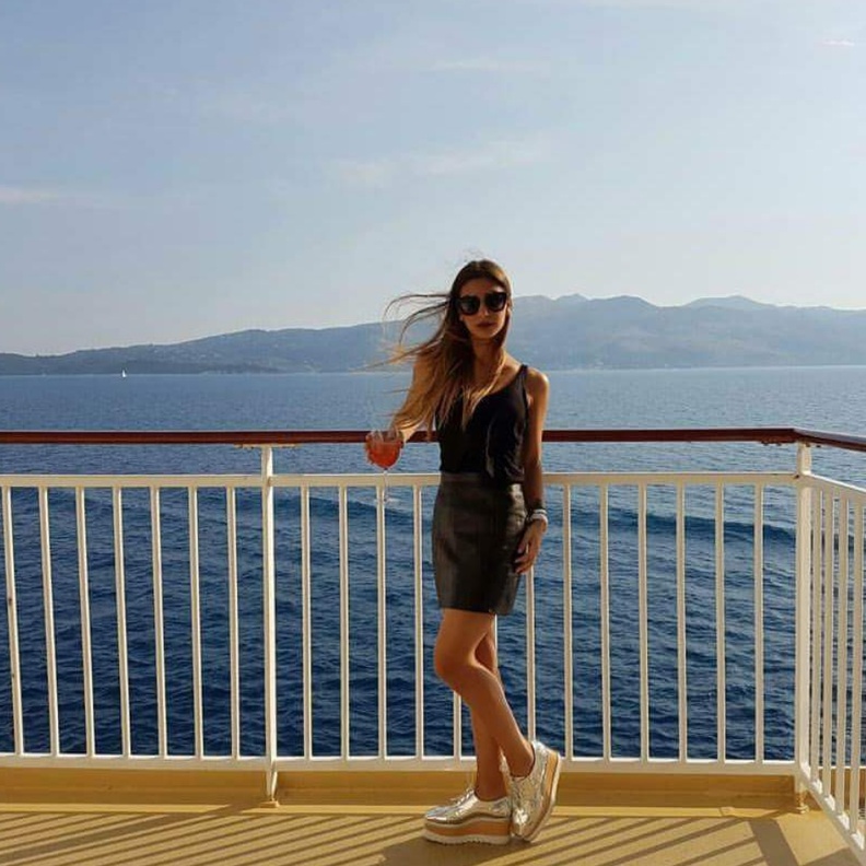 ابنة نوال الزغبي جميلة بحذاء ستيلا ماكارتني Stella Mccartney