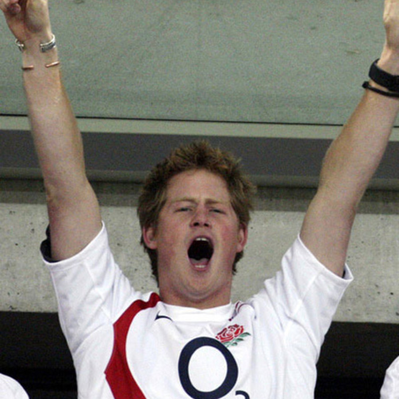 هاري بملابس الكشافة