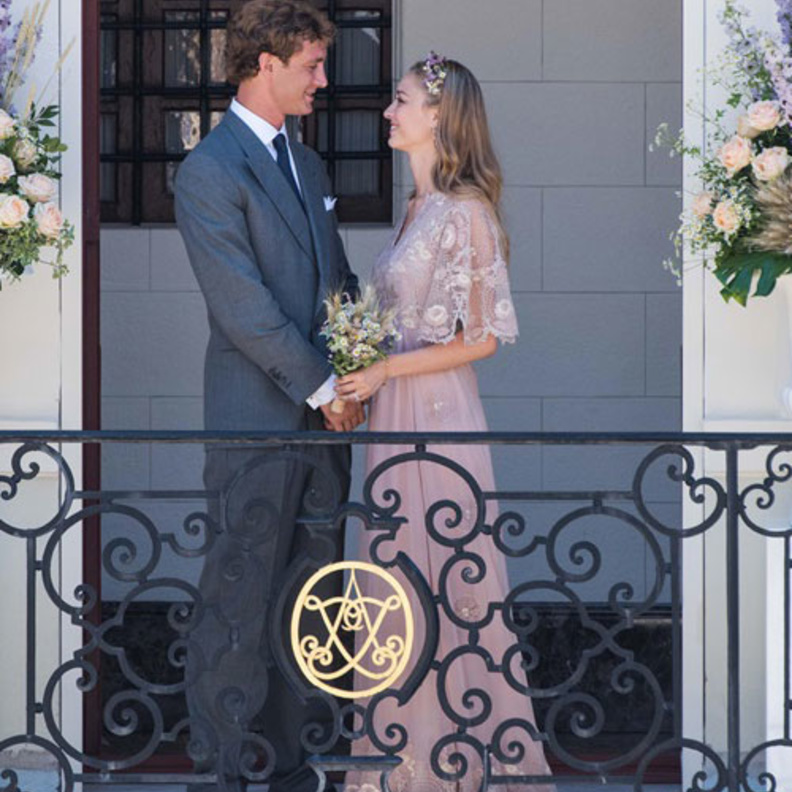 صورة جماعية لاهلين العروسين