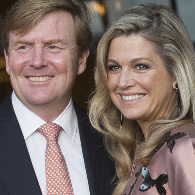 ماكسيما بجانب ملك هولندا