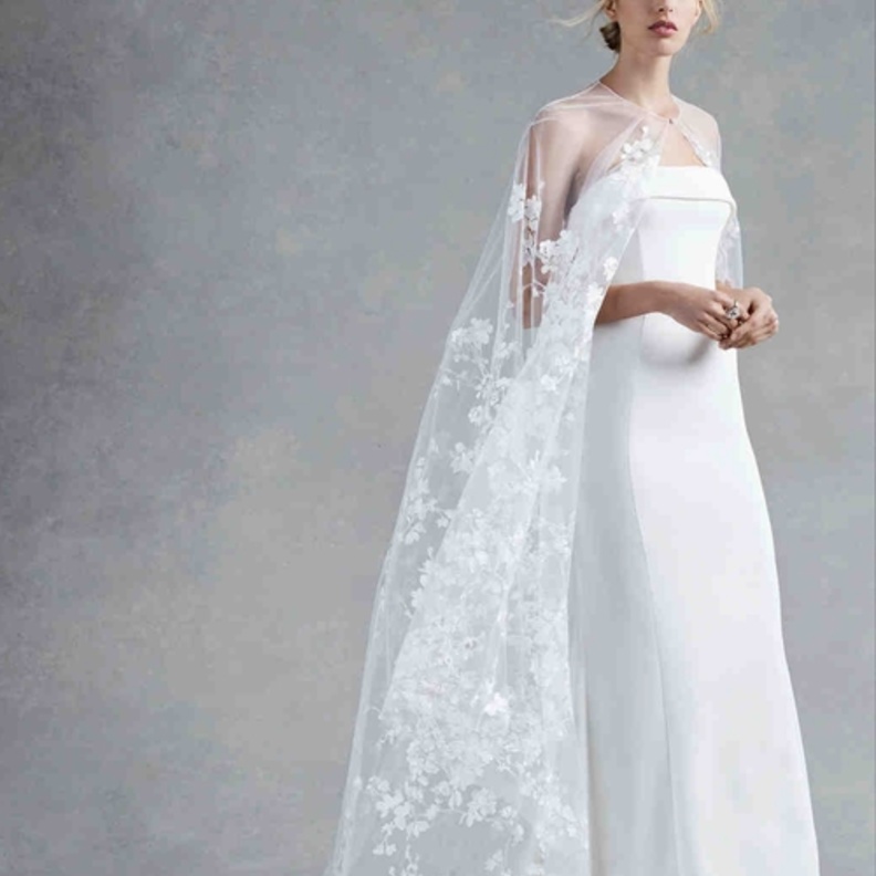 اجمل فساتين الزفاف بالكاب من مجموعة Oscar De La Renta لخريف 2017