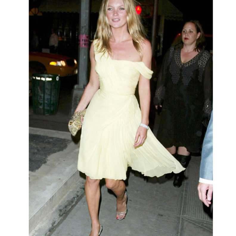 في معطف طويل من الفرو