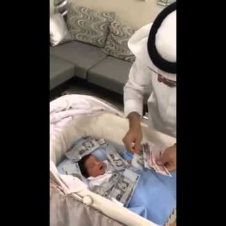 احتفال الجد بحفيده